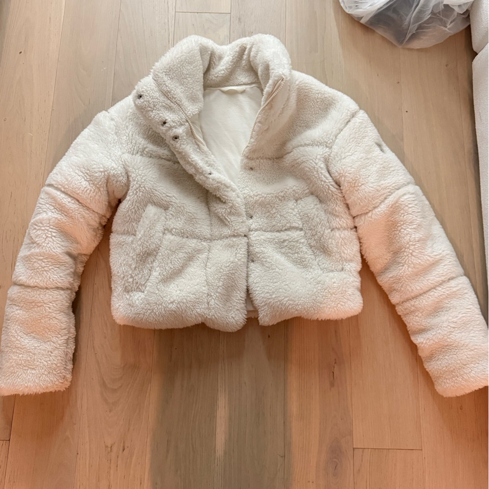Fuzzy white Alo puffer
